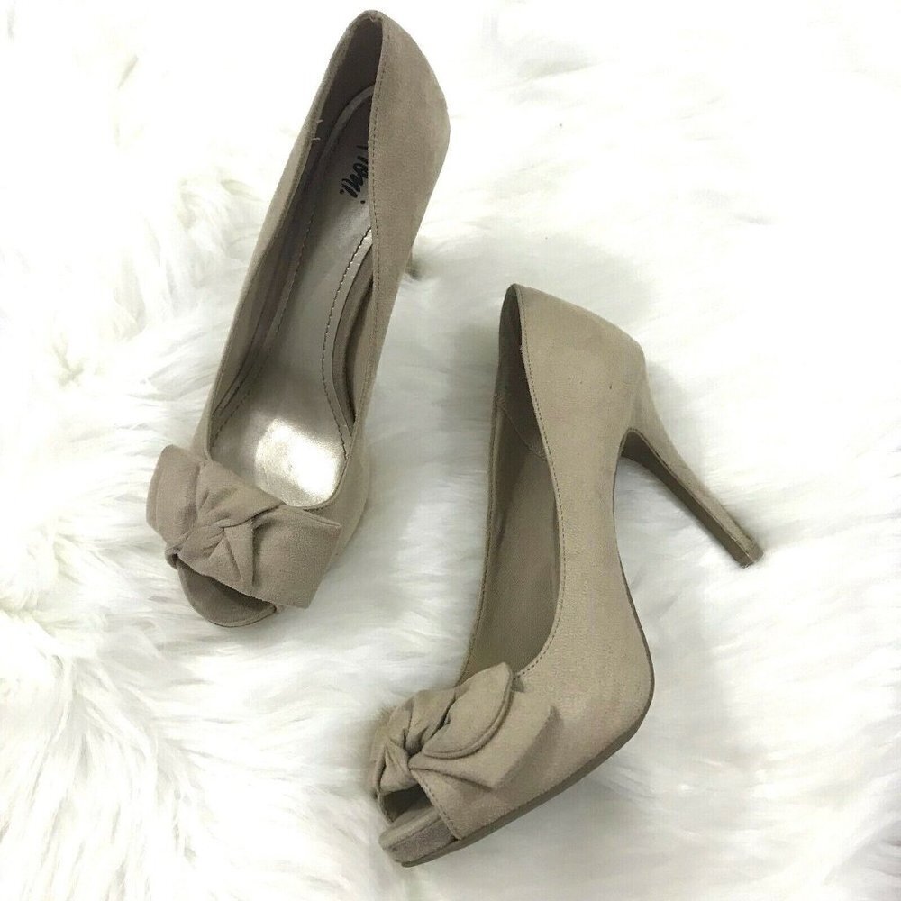 Fioni Heels Women 9.5 Nude Suede Shoes Bow Detail Accent